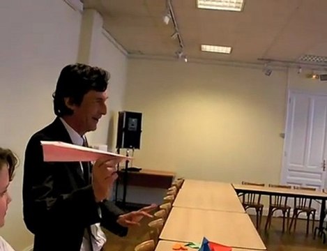 Cambrai : L'école Saint-Bernard présente l'origami au maire