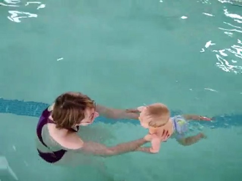 2010 04 20 Emie a la piscine