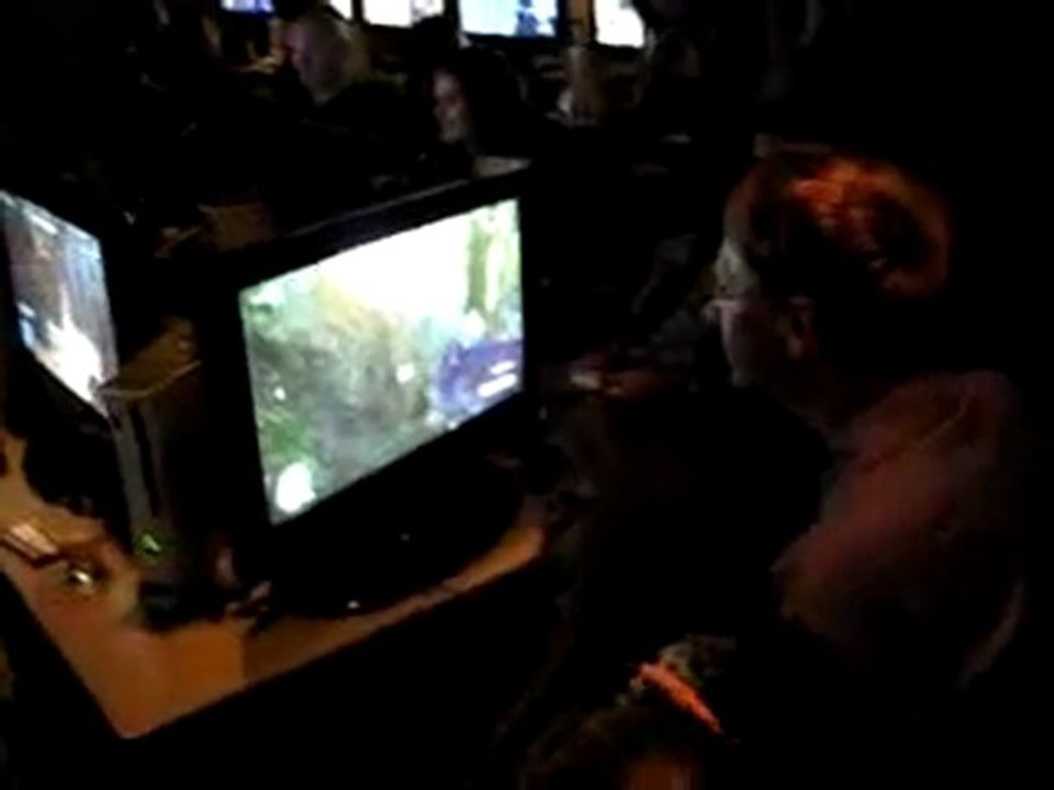 Bill Gates Playing Halo 3