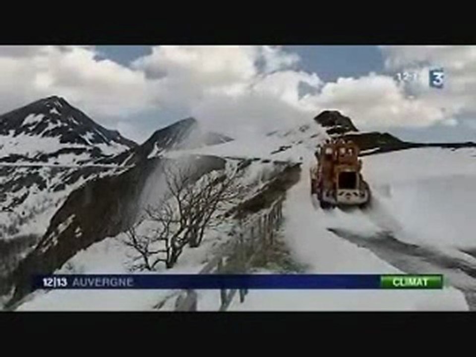 Puy-Mary : Déneigement de l’accès au Pas de Peyrol (Cantal)