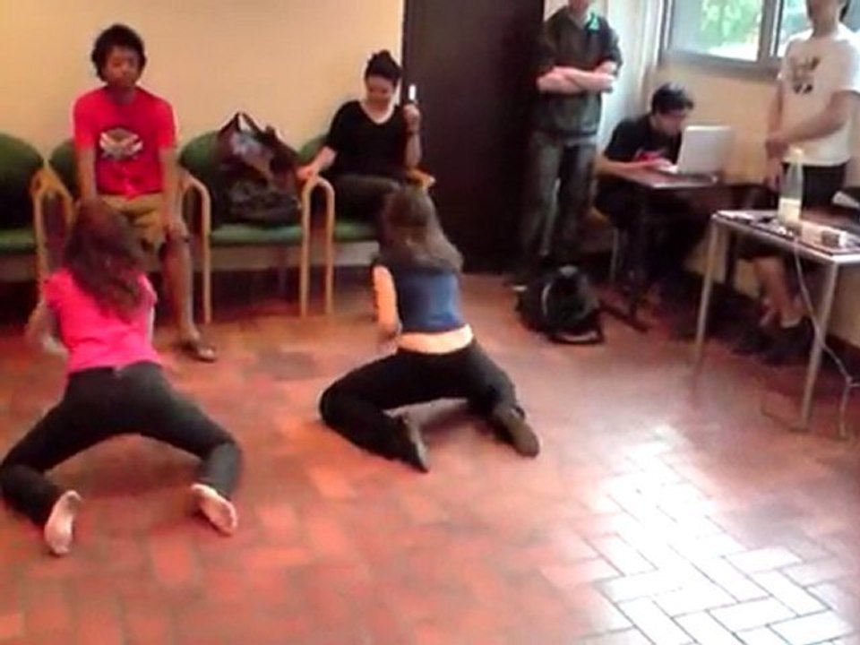 2eme chorée filles+pimpim (vue de dos )