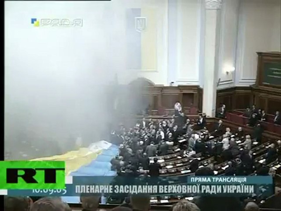 Ukrayna'da parlamento karıştı