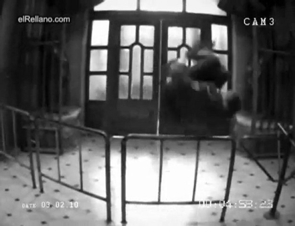 salto en la comisaria