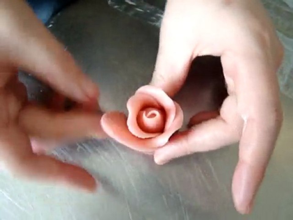 Cake decoration: marzipan rose
