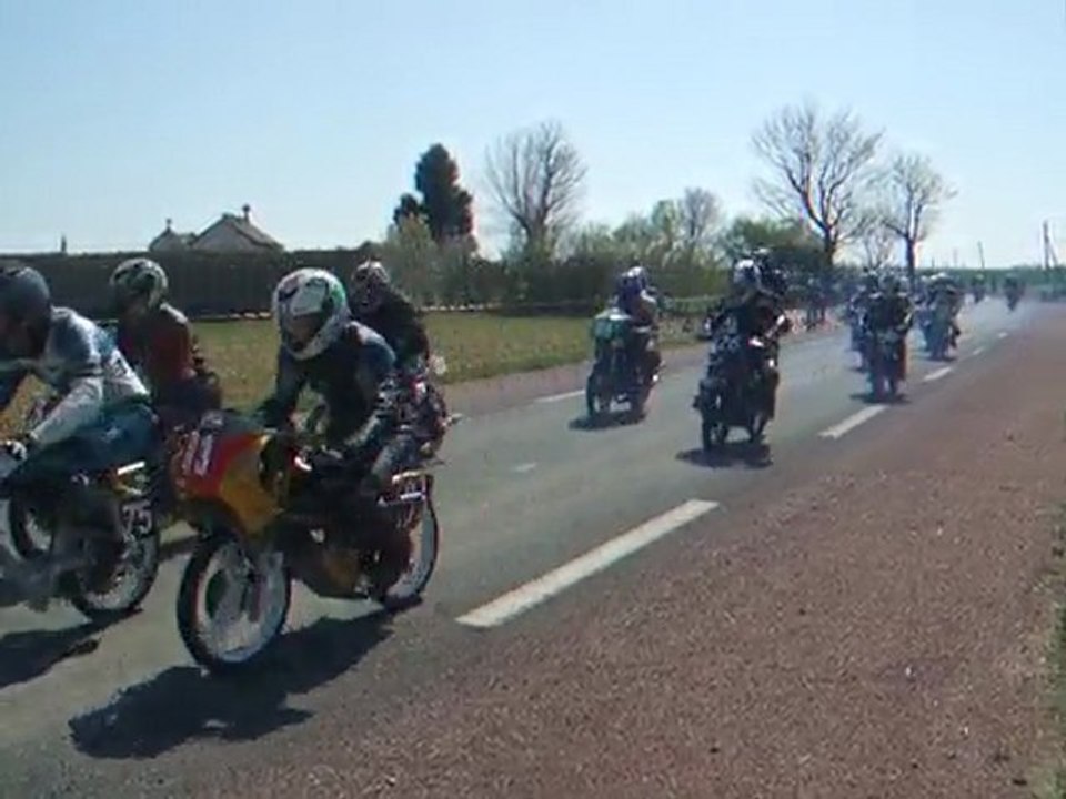 Départ course Solex et mob 6h de Bresdon(17) 2010