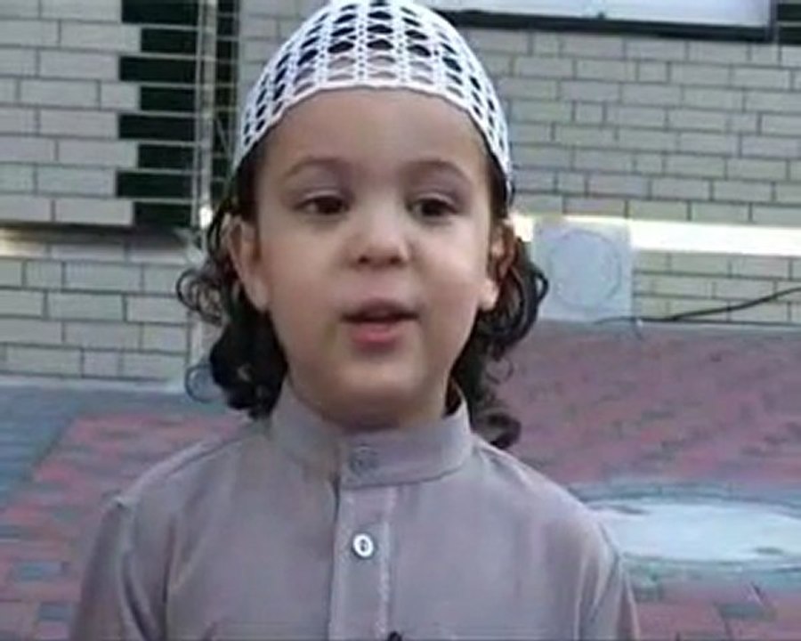 italyan çocuk - kuran okuyor