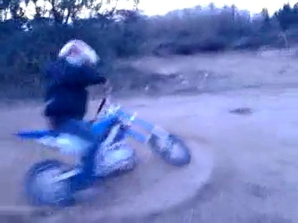 lucas est sa moto