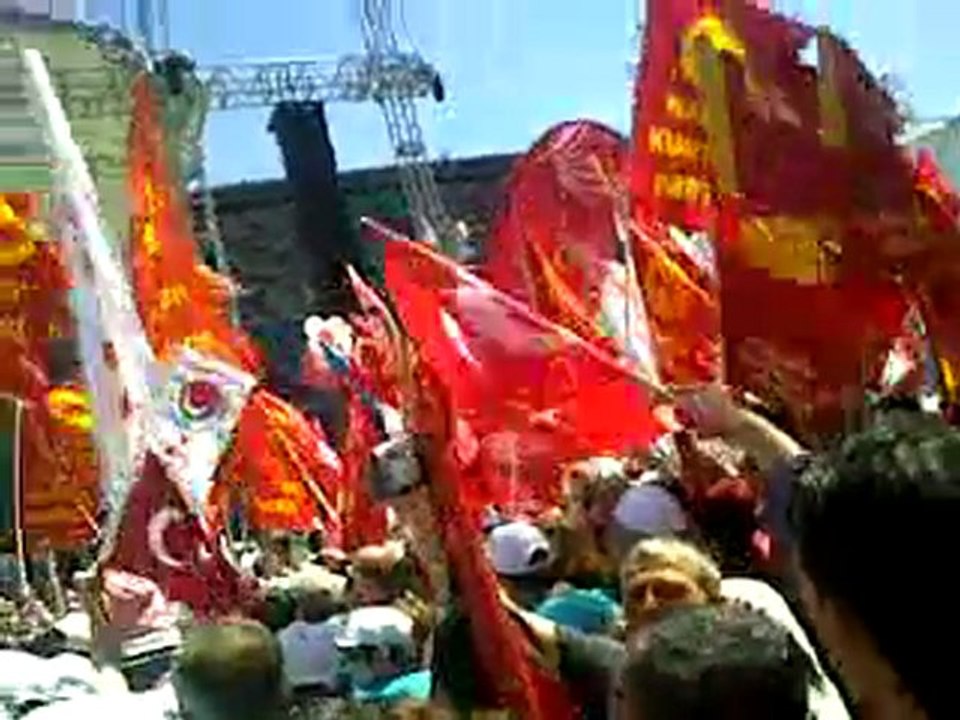 1 Mayıs 2010 Taksim meydanından 1 Mayıs Marşı (İspanyolca)