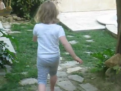 Ines en vacances à Montpellier avril 2010