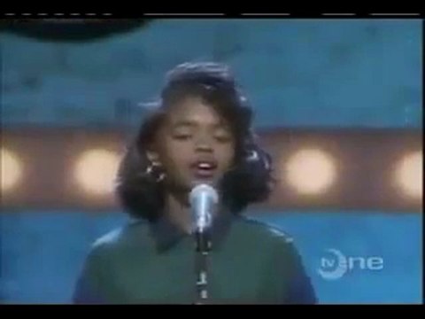 Lauryn Hill performing at the Apollo(13 years).