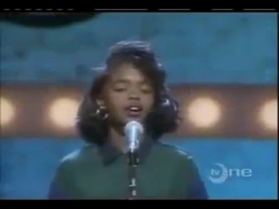 Lauryn Hill performing at the Apollo(13 years).