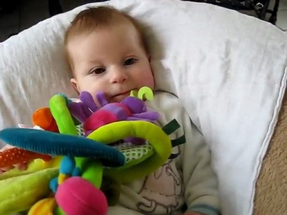 25/02/2010 : elle joue et grimace