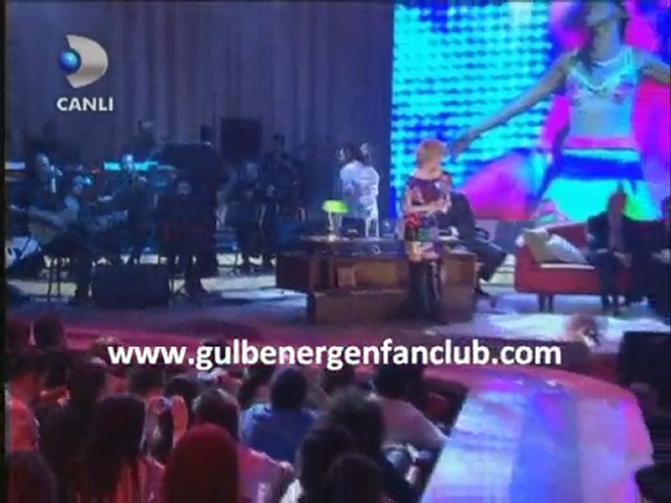 Gülben Ergen - Gülümse (Beyaz Show)