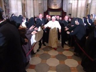 Le pape rend hommage au saint suaire à Turin