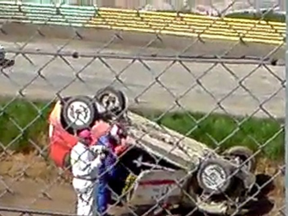 Fol Car Essay 2 Mai 2010 tonneau filmé par Mat61