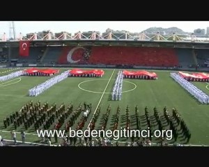19 MAYIS GENCLIK VE SPOR BAYRAMI BAYRAK KAREOGRAFILERI