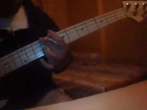 Fufupro à la basse (Arctic Monkeys - Fluorescent Adolescent)