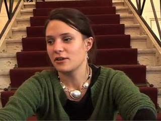 Charlotte prépare un voyage en Afrique