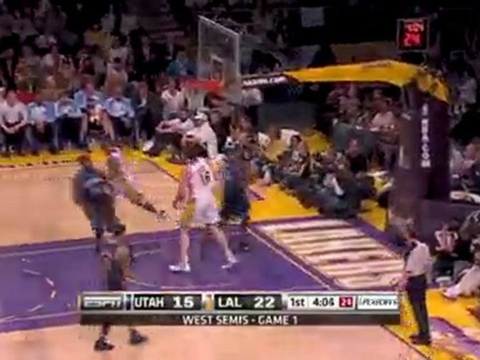 Shannon Brown runs the fast break to perfection.