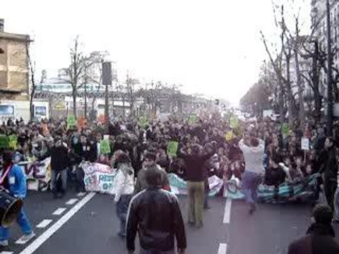 Manif anti CPE - Cortège de l'UNEF