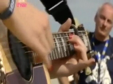 Amy Macdonald - Dancing In The Dark (T in the Park 2008)