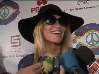 Fiesta flower power con caras conocidas