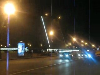 Мимо Литейного моста