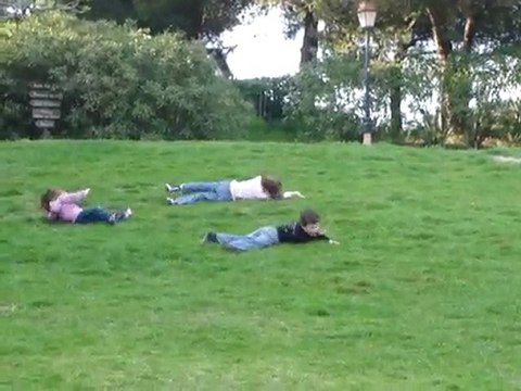 19 avril 2010 roulades dans l'herbe