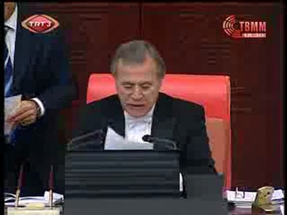 ANAYASA_DEGISIKLIK_GORUSMELERINDE_AKP_DEN_ILK_FIRE