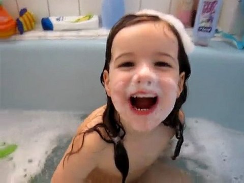 Maria et Gaël au bain (1er avril 2010)