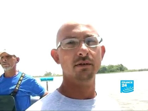 Marée Noire : des pêcheurs participent au nettoyage