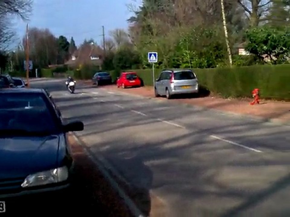 gsxr 1000 k8 en pleine action lol