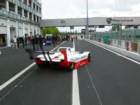 Osella PA 18 à Magny Cours (départ des stands)