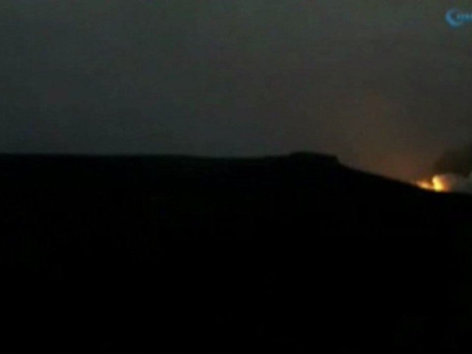 Lightship UFO over volcano in Iceland - 28 April 2010