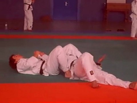 Axel exécute Yoko-Tomoe-Nage