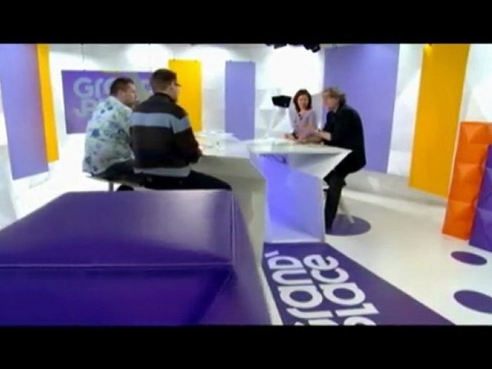 MAGICIEN CLOSE UP pour ENTREPRISE,MAGIE pour SOIREE EVENEMENTIELLE  TABLE de TRICHE au POKER,  MAGICIEN pour MARIAGE