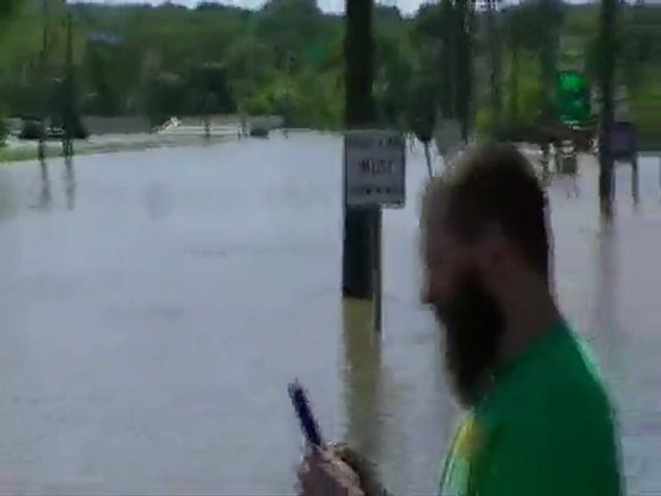 Family Rescued  Nashville Opryland Hotel Area Flood Waters