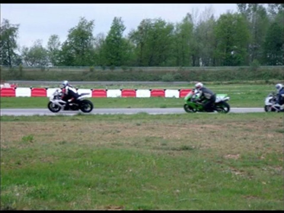 roulage zx6r chenevières 1er mai
