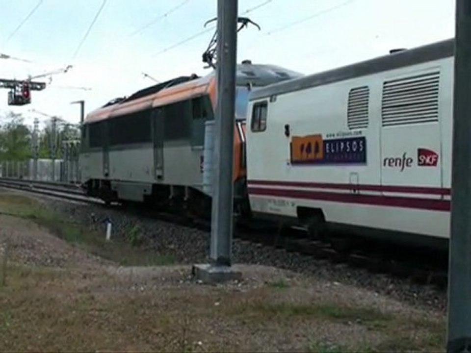 Passage d'une rame Talgo à Mesnay-Arbois (Jura - France)