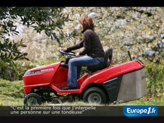 En état d'ivresse sur une tondeuse