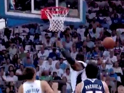 Dwight Howard scores 21 points and pulls down 12 boards to h