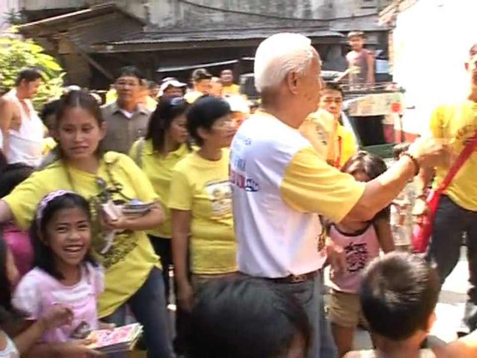Philippines: les électeurs pauvres courtisés à l'aide d'argent