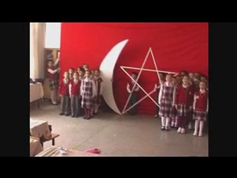 2-C SINIFI İSTİKLAL MARŞIMIZI OKURKEN...