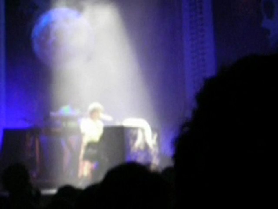 MIKA - 24 avril 2010 à Lyon - Toy Boy