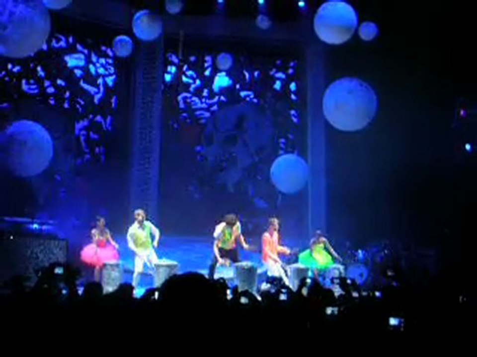 MIKA - 24 avril 2010 à Lyon - En mode stomps + lollipop