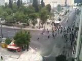 Les manifestations à Athènes, filmées  d'un immeuble
