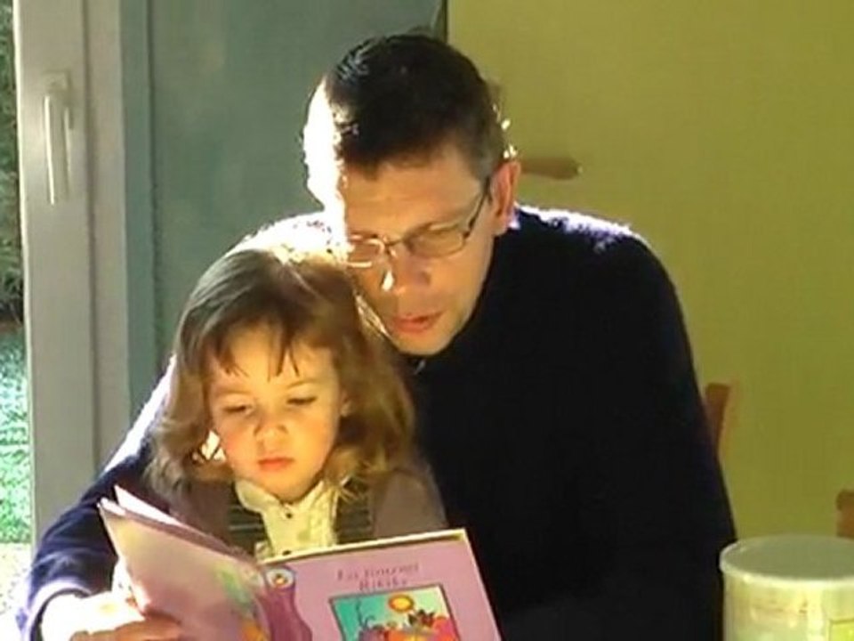 2010 MAISON 02.01 GILLES LIT HISTOIRE A EMMA