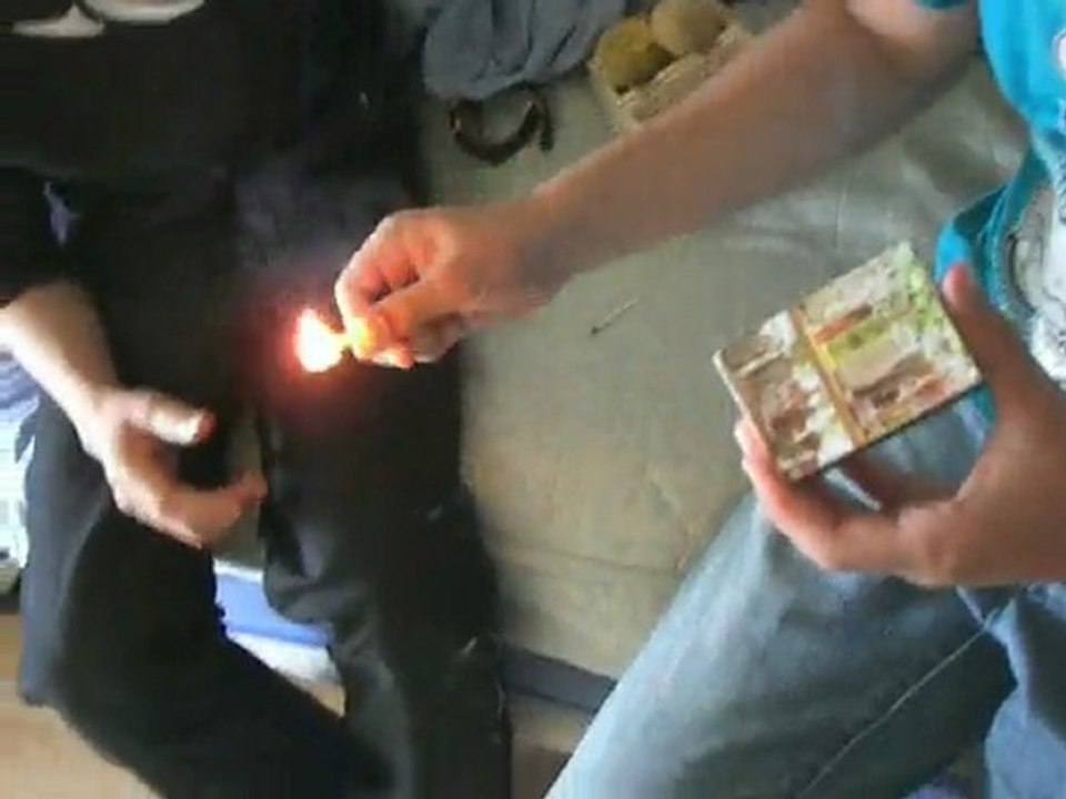 éteindre une allumettes avec ses doits