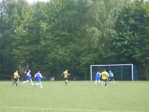 match montée D4: coup franc puis retour max