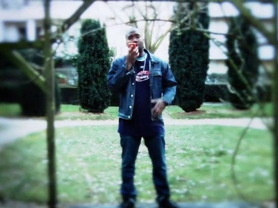 AHMESS  CLIP  1 MILLION DE CHOSES